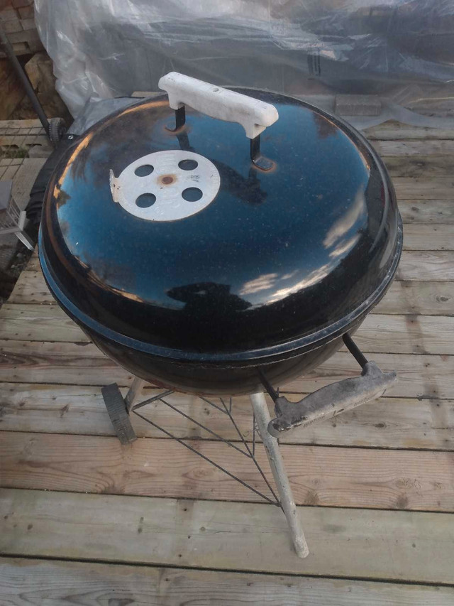 WEBBER CHARCOAL SMOKER in BBQs & Outdoor Cooking in Windsor Region - Image 3