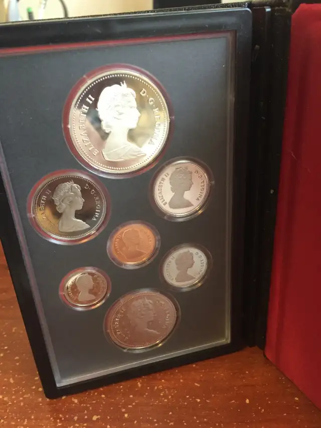 Complete Set of Vintage Royal Canadian Mint Coins628647449248021212