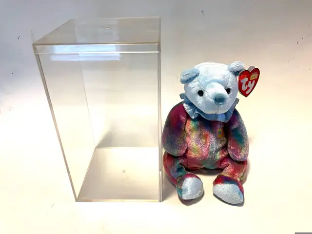 Beanie Babies March The Birthday Bear New With Tags in show case in Arts & Collectibles in Markham / York Region - Image 5