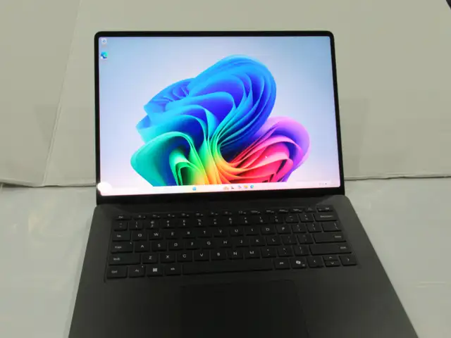 Microsoft Surface Laptop 15" laptop 7th gen Snapdragon X Elite