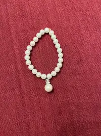 Ladies faux Pearl bracelet 