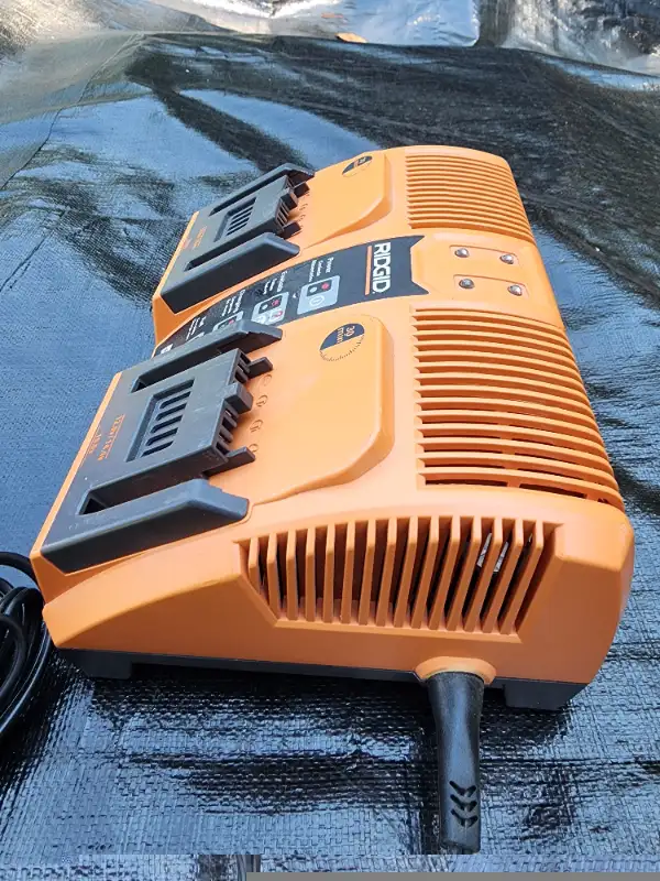 Ridgid Double Bank Rapid Max 12V, 14.4V & 18V Battery Charger in Power Tools in Windsor Region - Image 10