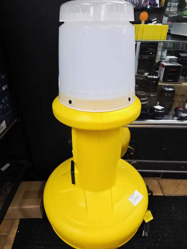 Wobblelight 32 in Other Business & Industrial in Longueuil / South Shore - Image 2