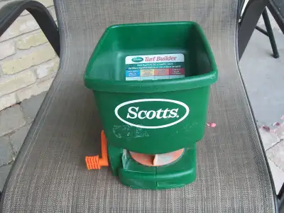 Scotts Turf Builder Hand Spreader