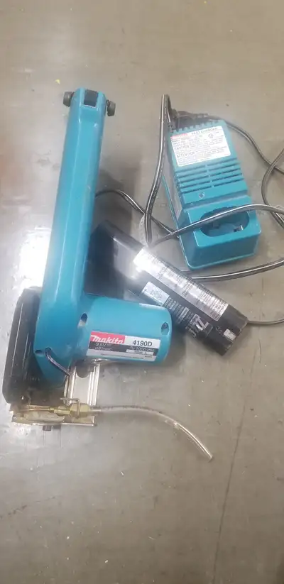 Cordless Makita, tile cutter battery is dead, charger is working
