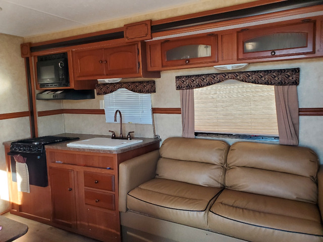 Dutchmen 295BHGS  Trailer 2012 Only 5900lbs in Travel Trailers & Campers in Edmonton - Image 4