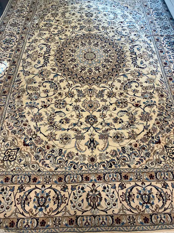 Authentic Persian Naeen handmade rug (Iran) in Rugs, Carpets & Runners in Markham / York Region - Image 2