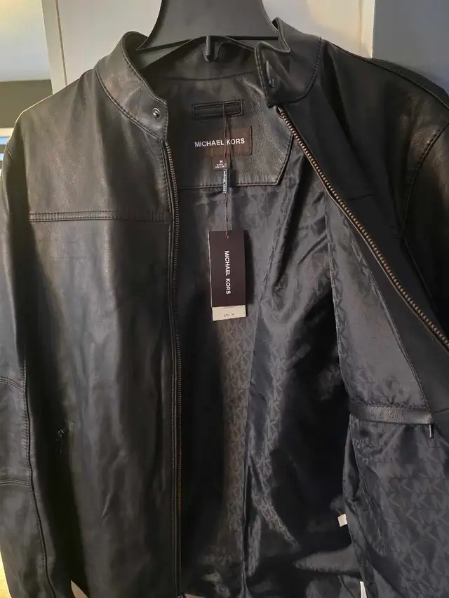 NEUVE – Veste en cuir Michael Kors (Style Racer) in Men's in Laval / North Shore - Image 4