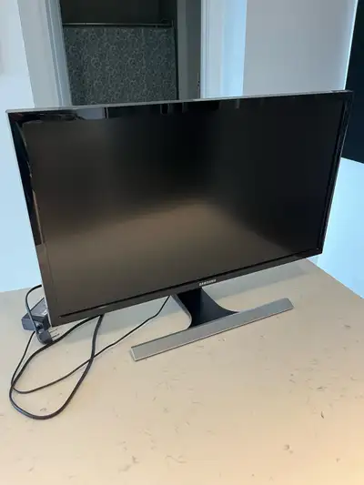 Samsung 28” 4K Monitor, View more