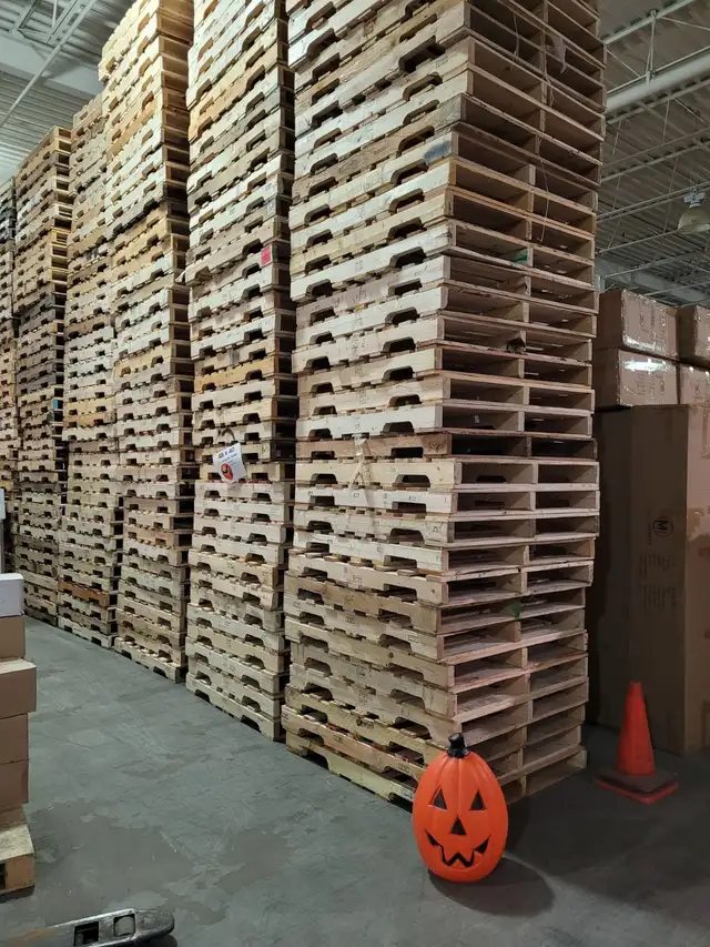 READY NOW TO THE PUBLIC COME SEE ERICA for used pallet needs in Tool Storage & Benches in Mississauga / Peel Region - Image 5