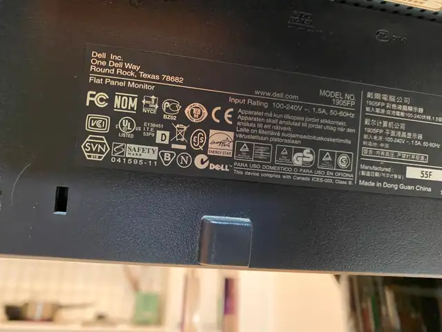 Dell UltraSharp 1905FP 19" Monitor / Moniteur VGA in Monitors in City of Montréal - Image 7