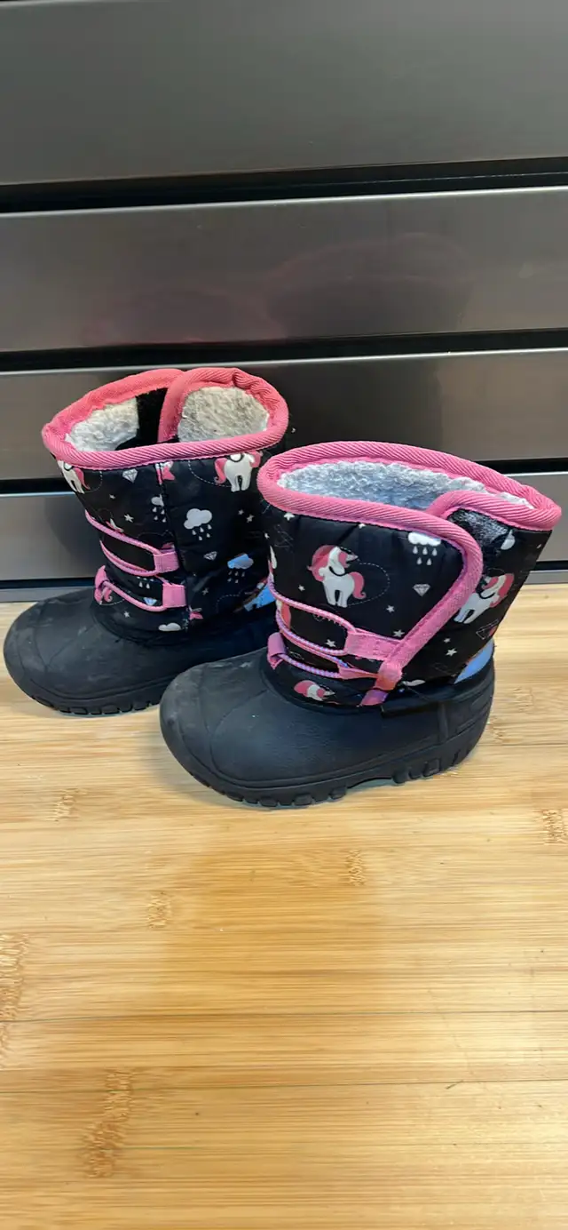 Children Unicorn Winter Boots Size 7. Windermere Pickup in Kids & Youth in Edmonton - Image 3