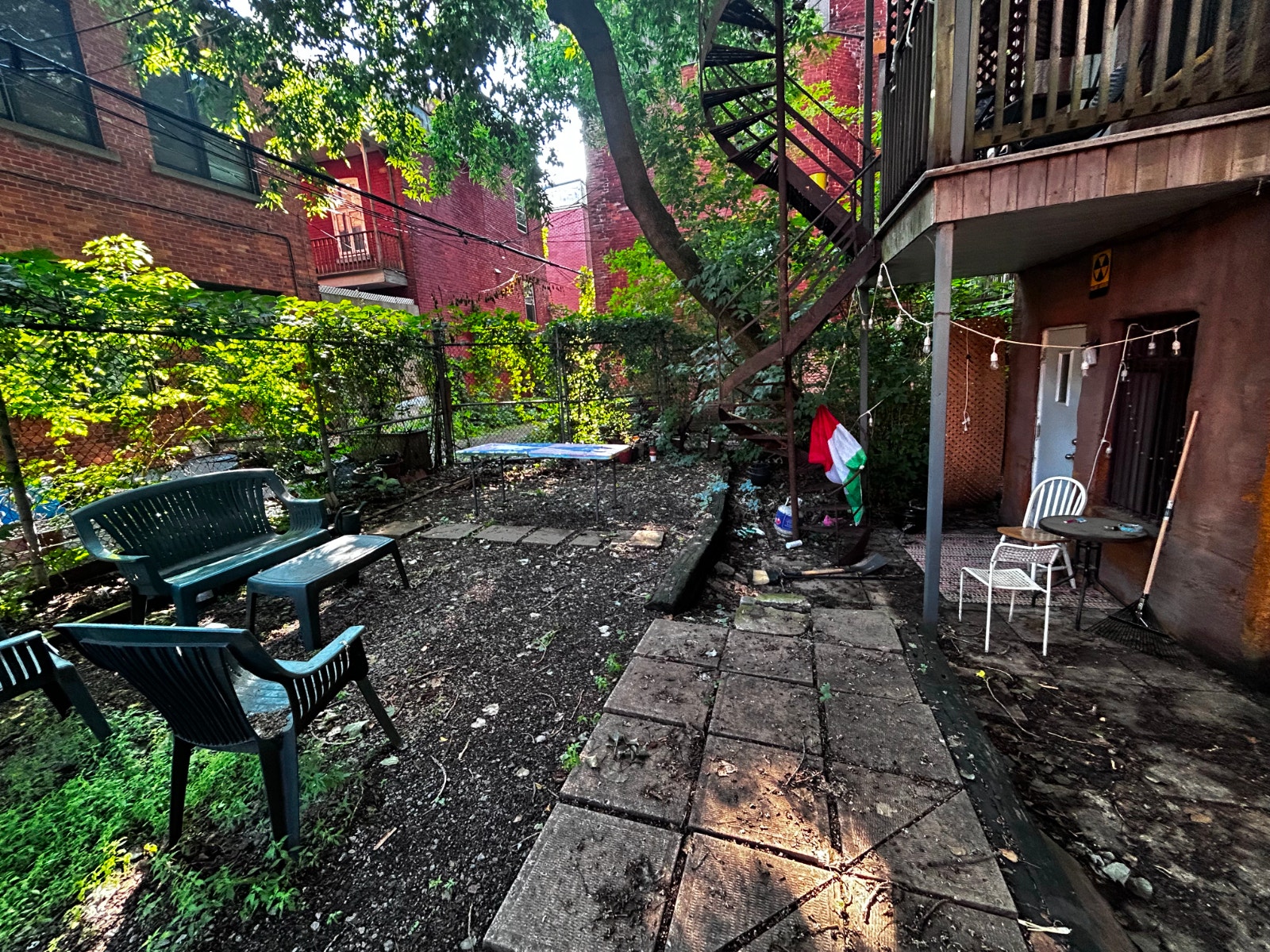 1-Bedroom Apartment with Private Backyard — photo 2
