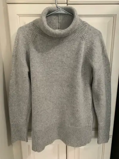 ARITZIA Babaton women wool sweater Medium, View more