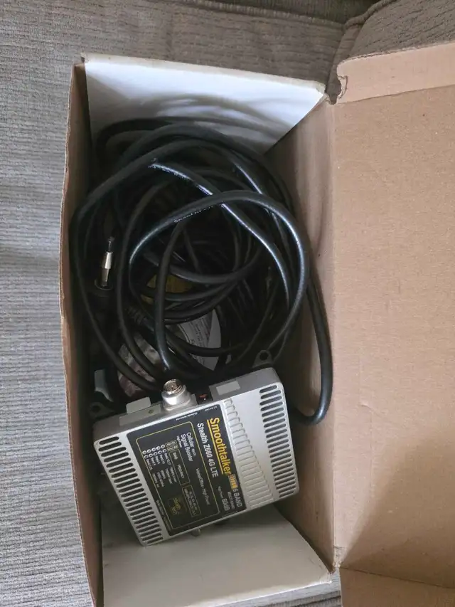 Smoothtalker cellular booster  in Cell Phone Accessories in Hamilton - Image 5