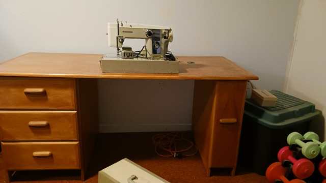 Domestic Sewing Machine and custom sewing desk in Hobbies & Crafts in Oshawa / Durham Region - Image 3