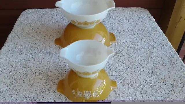 Vintage Pyrex Cinderella Mixing Bowls In Classic Butterfly Gold in Kitchen & Dining Wares in New Glasgow - Image 10