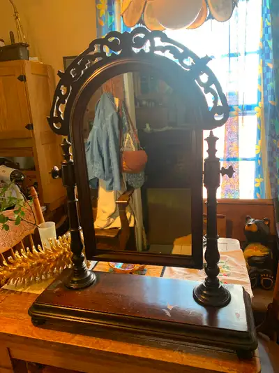 Antique mahogany gentleman’s shaving mirror