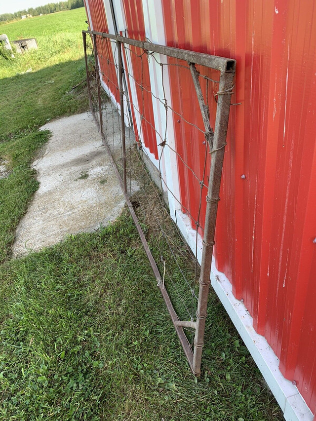 16’ Metal Farm Livestock Gate in Equestrian & Livestock Accessories in North Bay - Image 2