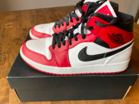 Jordan 1 Mid, Chicago Size 9, Used with box