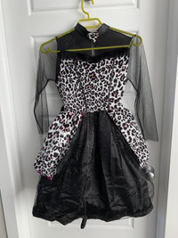 Girls play or Halloween Dress with Black Wig