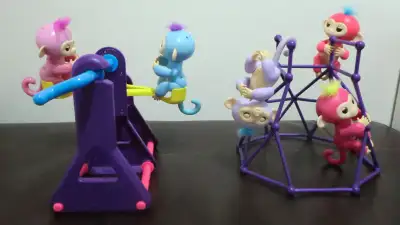 5 Fingerlings Monkey and 2 play structures set, View more