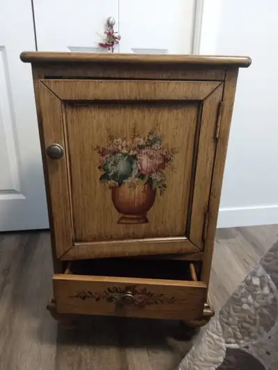 Set of two (2) occasional tables from Ashley Furniture (see photos). Set sold for $60 Individually:...