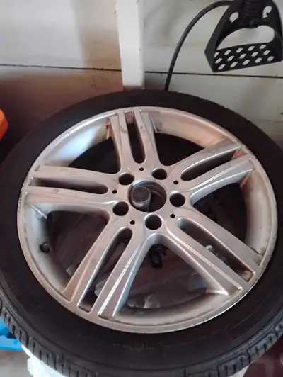 Mercedes B200 wheels? Posting for my mom Set of 4 summer wheels Not sure about the centre caps Best...