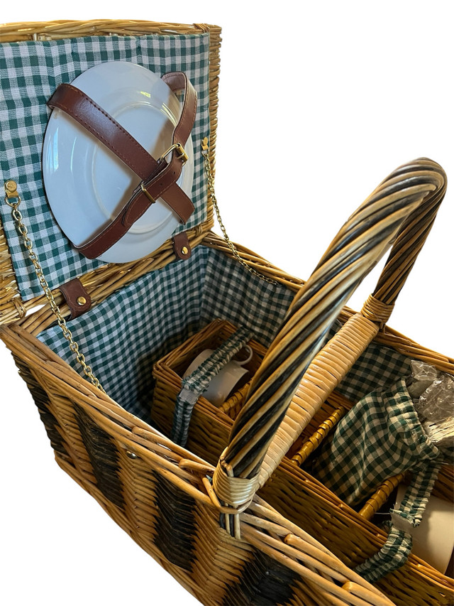  Wicker picnic basket in Other in Calgary - Image 2