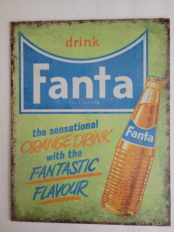 FANTA ® / ENSEIGNE DÉCORATIVE EN MÉTAL dans Art et objets de collection  à Laurentides