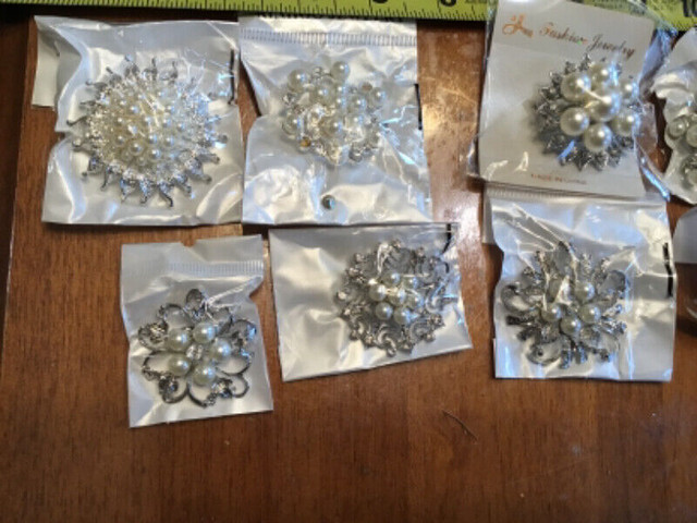 Brooches pearls and rhinestones/wedding bouquets/lapel in Jewellery & Watches in Moncton - Image 2