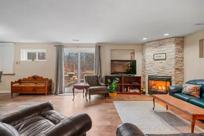 Furnished 3BR Rental – Fireplace, Steam Room, Pond View – Nea
