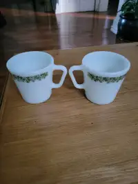 2 X Tasses en Pyrex comme neuve de très bonne qualité 