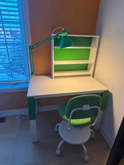 Bureau de travail pour enfant avec chaise et lampe, View more