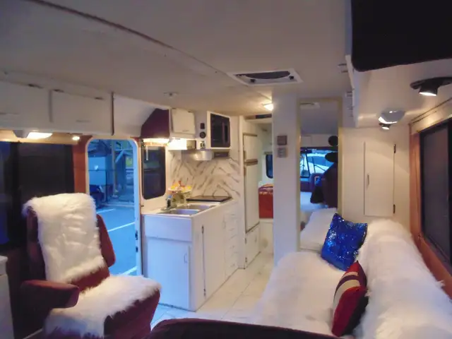 BETTER THAN CLASS B PLEASURE WAY, ROADTREK, CAMPER VAN RV, RARE! in RVs & Motorhomes in Kelowna - Image 7
