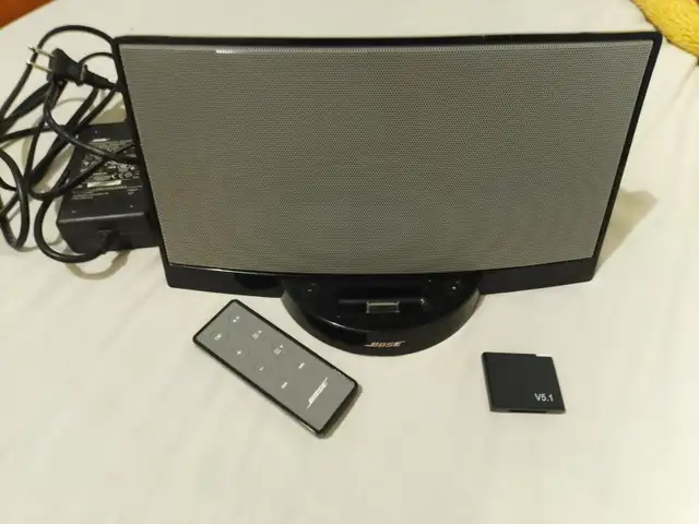 BOSE SOUNDLINK with BLUETOOTH 5.1 connection. Just Plug N Play in Stereo Systems & Home Theatre in Mississauga / Peel Region - Image 3