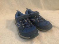 Kids cross hikers/shoes size 1.5