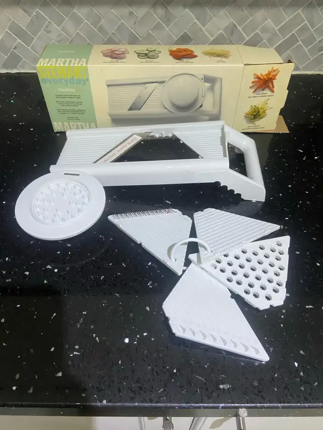 Martha Stewart:  Mandoline - Everyday Slicer