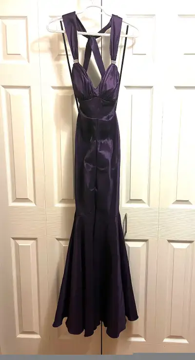 Prom dress size 4p, View more