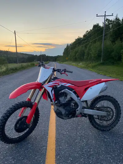 2019 Honda CRF 250R Bike is in very good condition. Has 15 hours on it. Just got no time to ride. Di...