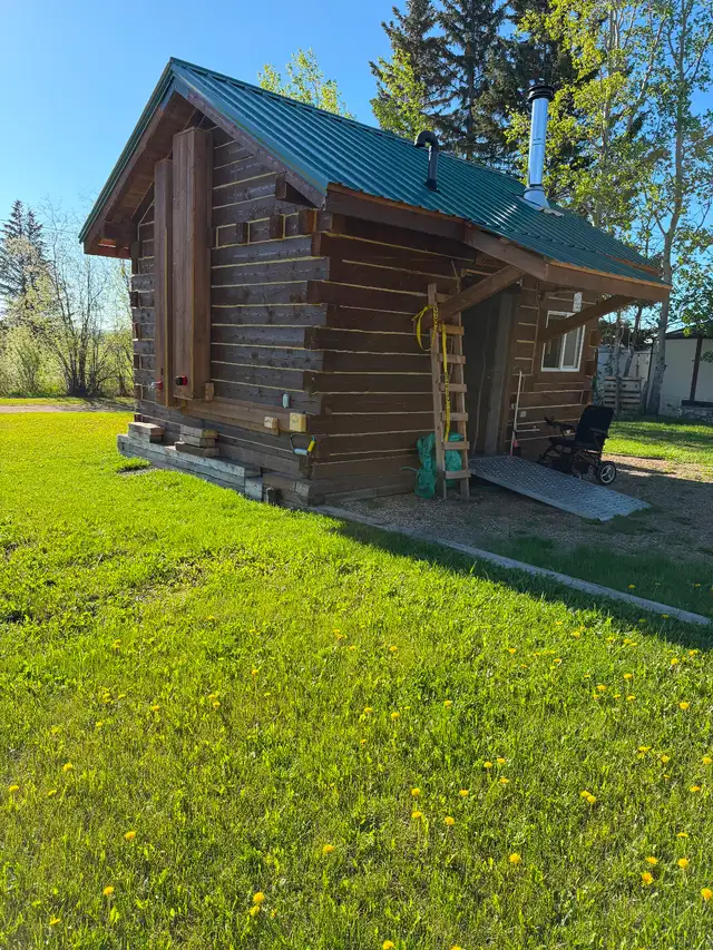 Tiny House Real Log Cabin plus land available in Houses for Sale in Dawson Creek - Image 3