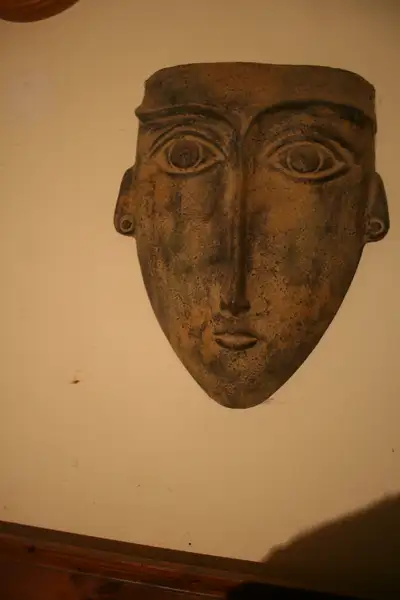 MASQUE EN TERRE CUITE, View more