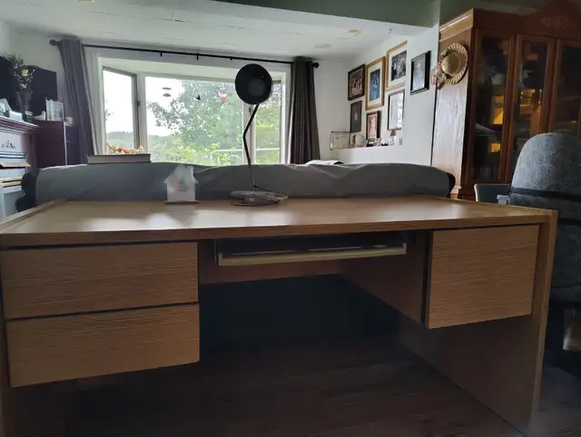 Light oak finish Office Desk in Desks in Ottawa - Image 3