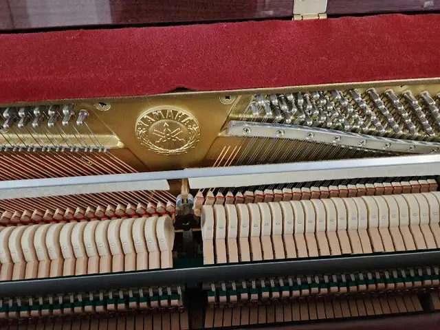 Yamaha Piano in Pianos & Keyboards in City of Toronto - Image 4