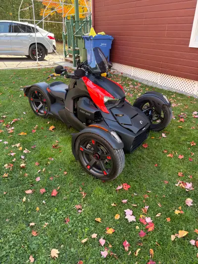 Ryker 900 ACE 2021 10000km Pare brise teinté Protège mains Miroirs Enjoliveur de roue Siège confort...
