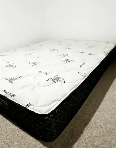 Sleep Country Queen Mattress – Extra Firm –  $300 (72% OFF!), View more