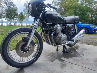 Honda CB 750 Four 1978 monté en Café Racer