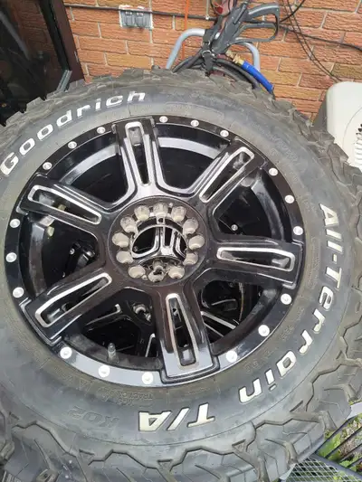 Krank Wheels are great condition..comes with all center caps and ko2 175 65 18 tires wheels are clos...