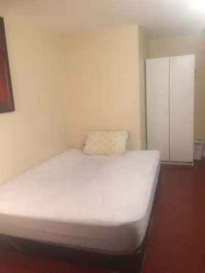800 15 June/ 1st July TTC, Metro, Bus 46, 111, 45 , Laundry, incl utilties call 416-624-5844, intern...