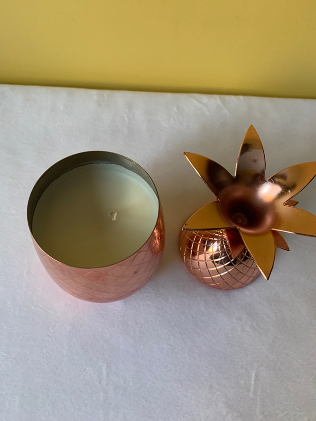 Charmed Aroma Gold Pineapple Candle No Jewelry in Home Décor & Accents in Barrie - Image 2